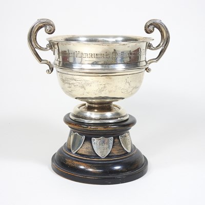 Lot 158 - An Edwardian silver trophy cup, marks rubbed,...