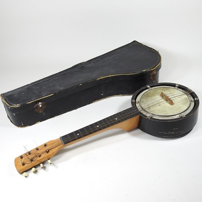 Lot 475 - An early 20th century banjolele, 55cm long, cased