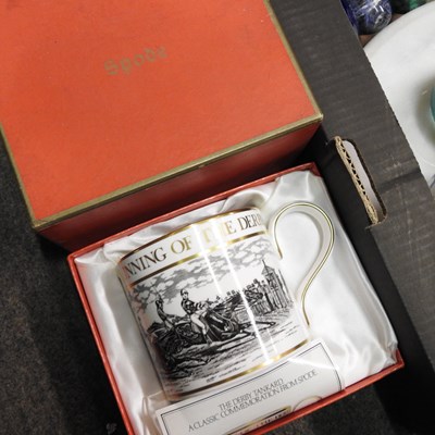 Lot 877 - A collection of decorative china, glass...