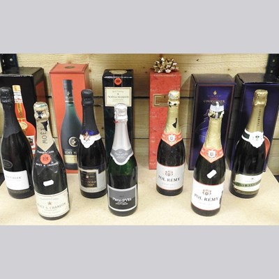 Lot 587 - A bottle of Moet & Chandon champagne, 75cl,...