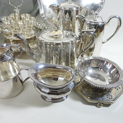 Lot 172 - A collection of silver plated items