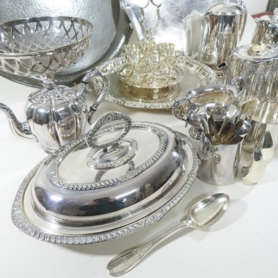 Lot 172 - A collection of silver plated items