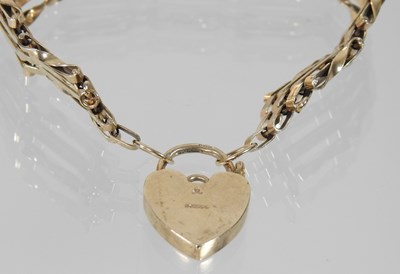 Lot 4 - A 9 carat gold gate bracelet