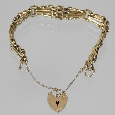 Lot 8 - A 9 carat gold gate bracelet
