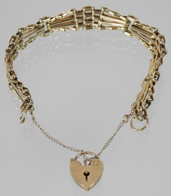 Lot 8 - A 9 carat gold gate bracelet