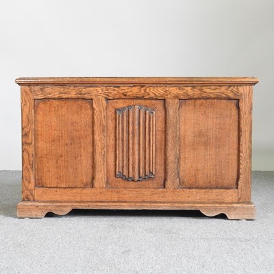 Lot 728 - A 1920' s oak blanket box, with a hinged lid...