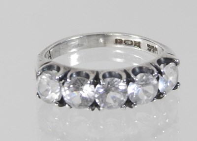 Lot 21 - A gold and platinum set diamond cluster ring