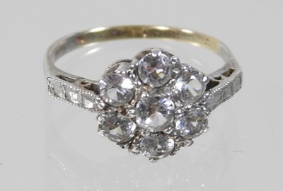 Lot 21 - A gold and platinum set diamond cluster ring
