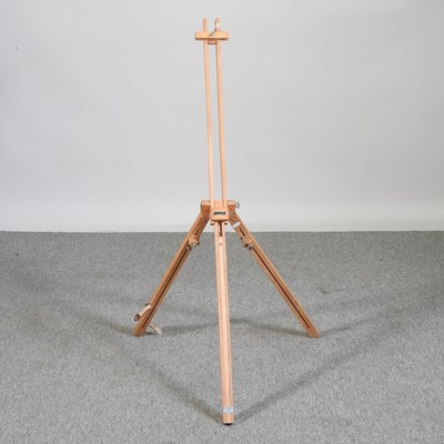 Lot 523 - A wooden adjustable artists's easel