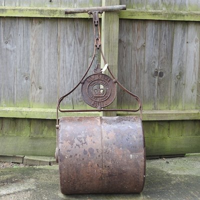 Lot 324 - A cast iron garden roller