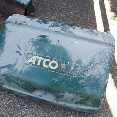 Lot 359 - An Atco Royale B24E cylinder ride on petrol...