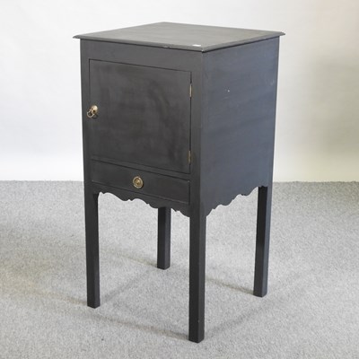 Lot 650 - A George III bedside cabinet