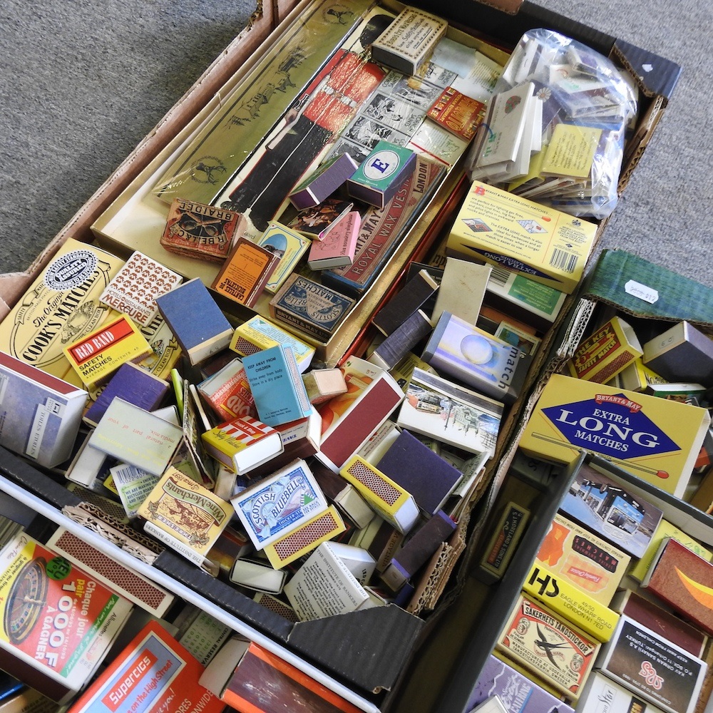 Lot 362 - A collection of vintage matchboxes