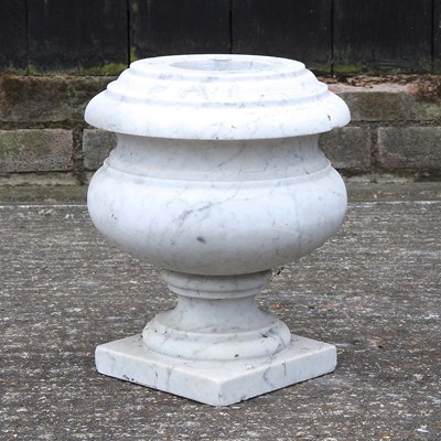 Lot 312 - A white marble garden urn