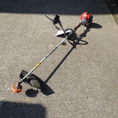 Lot 606 - A Komatsu Zenoah petrol strimmer