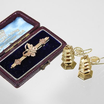 Lot 154 - An early 20th century 9 carat gold brooch, set...