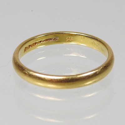 Lot 188 - A 22 carat gold wedding band, 3g, size O