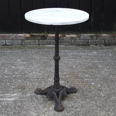 Lot 352 - A cast iron single pedestal garden table