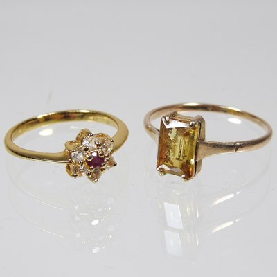 Lot 69 - A 9 carat gold citrine single stone ring, 1.7g,...