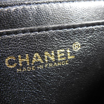 Lot 120 - A Chanel Kelly style handbag, in black caviar...