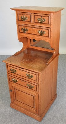 Lot 659 - An early 20th century light oak side cabinet