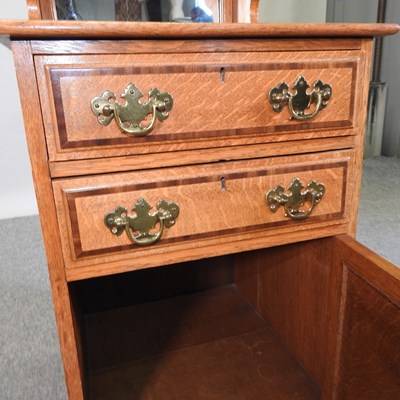 Lot 659 - An early 20th century light oak side cabinet