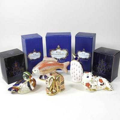 Lot 109 - A Royal Crown Derby Imari Seal paperweight,...