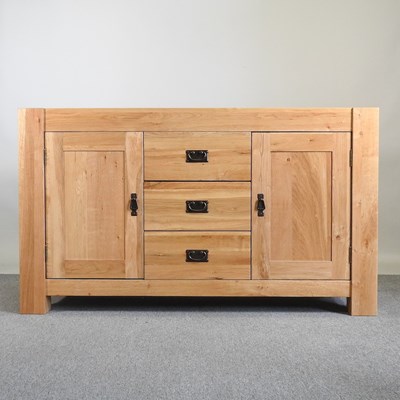 Lot 163 - A modern light oak sideboard