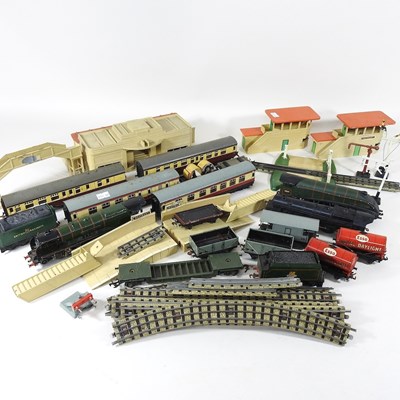 Lot 557 - A mid 20th century Hornby Dublo train set, to...