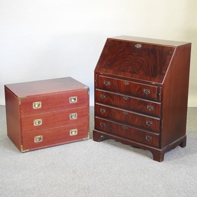 Lot 678 - A reproduction bureau