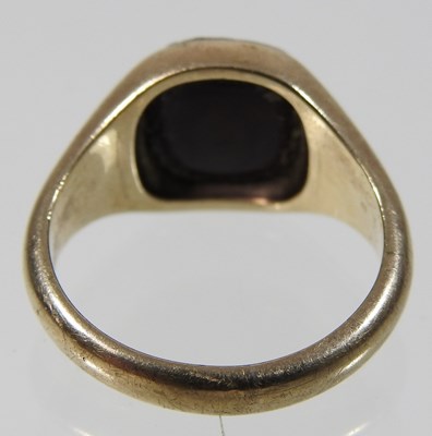 Lot 55 - A 9 carat gold gentleman's signet ring