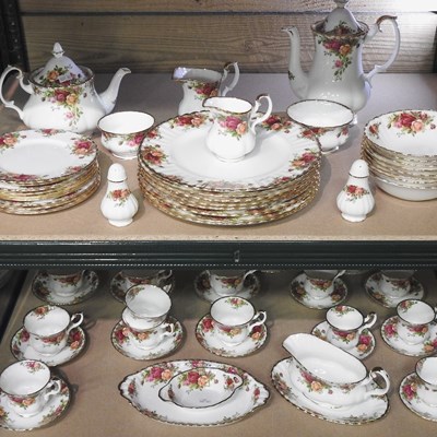 Lot 162 - A Royal Albert Old Country Roses pattern part...