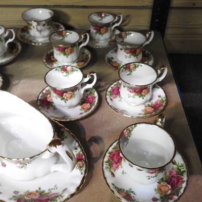 Lot 162 - A Royal Albert Old Country Roses pattern part...