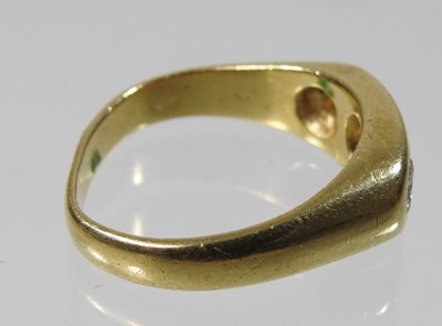 Lot 19 - An 18 carat gold three stone diamond ring