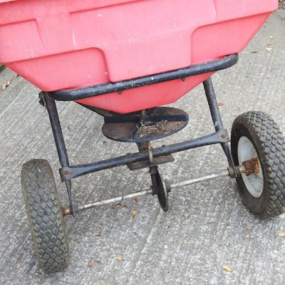 Lot 100 - A garden spreader