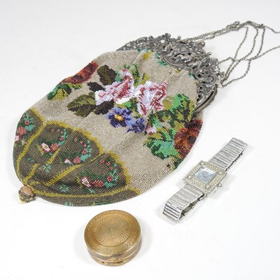 Lot 151 - An early 20th century ladies beadwork evening...