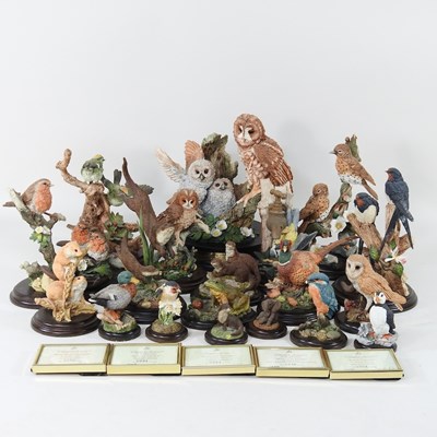 Lot 487 - A limited edition Country Artists figure...