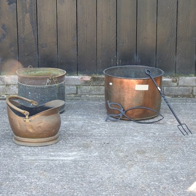 Lot 363 - A copper coal scuttle