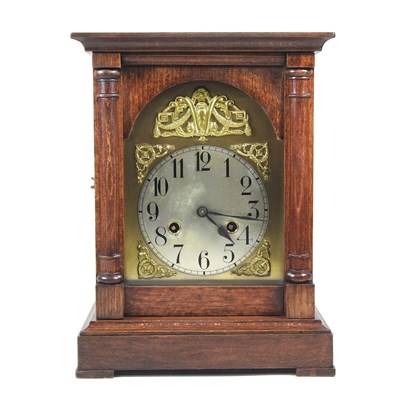 Lot 199 - An early 20th century oak cased bracket clock,...