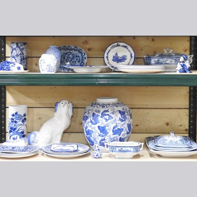 Lot 302 - A collection of Staffordshire and blue and...