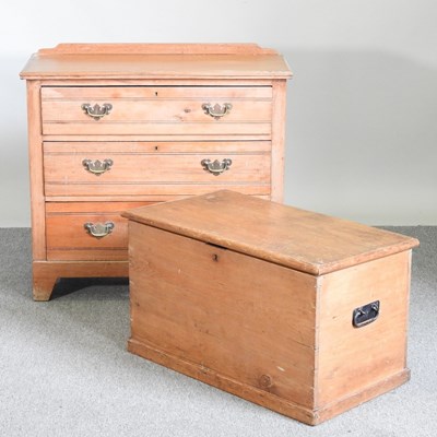 Lot 424 - A satin walnut chest of drawers, 88cm,...