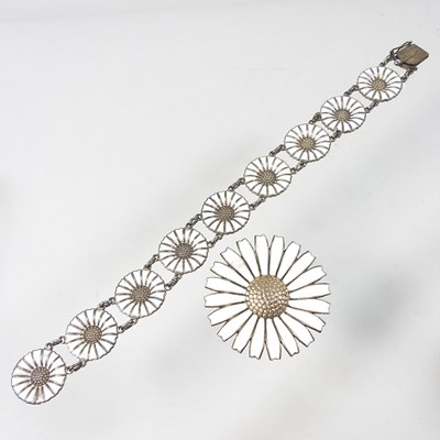 Lot 204 - A Georg Jensen silver and enamel daisy brooch,...