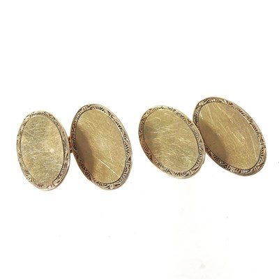 Lot 5 - A pair of 9 carat gold cufflinks, of oval...