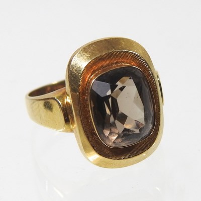 Lot 32 - An 18 carat gold quartz dress ring, stamped...