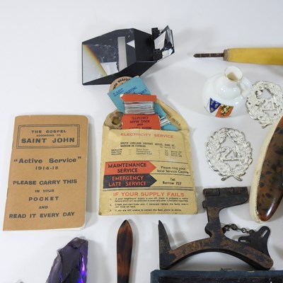 Lot 69 - A collection of various items