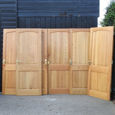 Lot 542 - Six modern light oak panelled interior doors (6)