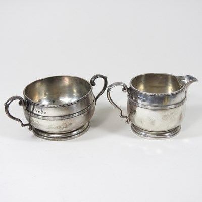 Lot 400 - An early 20th century silver cream jug, 138g,...