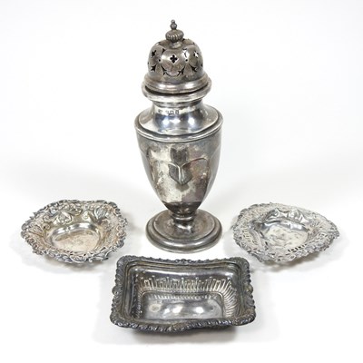 Lot 481 - An early 20th century silver sugar caster,...