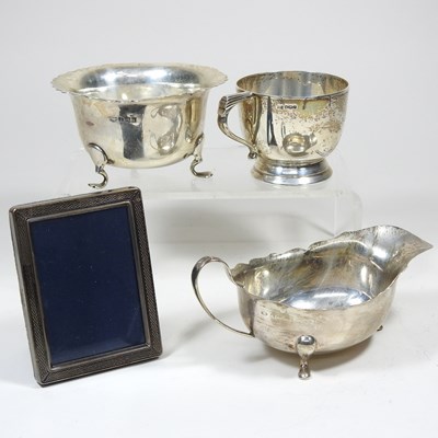 Lot 569 - An early 20th century silver cup, Sheffield...