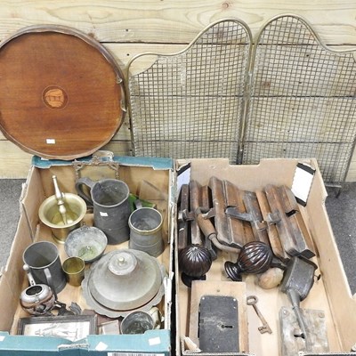 Lot 365 - An Edwardian inlaid mahogany circular butler's...